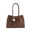 A bolsa tote retrô popular deste ano para mulheres é um novo modelo de 2026 com grande capacidade, adequada para o trajeto diário, e pode ser usada como uma bolsa de ombro moderna.