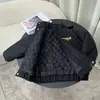 Jaqueta Infantil Acolchoada de Algodão para Meninos, Novo Estilo Inverno 2025, Roupas de Algodão com Letras Infantis Tamanho Pequeno e Médio, Jaqueta Acolchoada de Bebê da Moda para Manter Aquecido