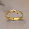 Pulsera de Acero Inoxidable Asimétrica Dorada Abrible con Corazón Incrustado de Diamantes Amor Eterno de Moda Transfronteriza Europea y Americana para Mujer
