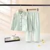 Nuevo conjunto de pijama de manga larga para niños de otoño e invierno 2026, con un conjunto de dos piezas engrosado y forrado de polar con cuello de solapa, adecuado tanto para niños como para niñas