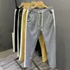 Nueva colección de primavera y otoño: pantalones casuales a rayas de bloques de color para hombre, modernos y elegantes, de pierna recta de alta gama, corte ajustado y deportivos largos