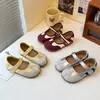 Sapatos Sociais Femininos Mary Jane Pequenos de Couro 2025 Verão Novo Sapatos Individuais Antiderrapantes Infantis Respiráveis Casuais para Bebê
