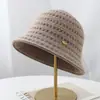 26 Nuevo Sombrero de Pescador Simple Sombrero de Cubo Sombrero para Adulto Mujer Estilo de Temperamento Otoño Invierno Protección Solar Casual Versátil 26