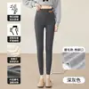 Leggings canelados escovados de novo estilo para mulheres, adequados para usar como roupa externa no outono e inverno, corte justo, controle de barriga, calças de algodão cinza, quentes e que levantam o quadril, calças de outono