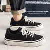 Sapatos masculinos de lona estilo europeu, novos tênis casuais respiráveis da moda para outono, sapatos de tecido com sola macia, sapatos da moda com sola grossa para aumentar a altura