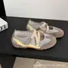 2026 Verão Novos Sapatos Mary Jane Versáteis Retrô Femininos com Velcro Planos Sapatos Individuais Casuais Esportivos Sapatos de Treinamento Alemães Femininos
