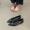 Zapatos Planos de Mujer 2026, Estilo Francés, Remaches, Punta Puntiaguda, para Primavera y Otoño, Boca Baja, Aumento Oculto de Altura, Versátiles para el Trabajo