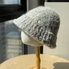 Novo Chapéu Bucket Color-Blocking Cor Dopamina para Mulheres, Chapéu de Pescador Quente para Outono e Inverno com Proteção para Orelhas, Chapéu Bucket de Lã Peluda, Tricô Tendência