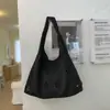 Bolso de hombro cruzado de cuero esmerilado con diseño floral hueco para mujer, nuevo bolso de mano tipo tote de gran capacidad de nicho para el trabajo 2026