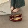 Primer Encuentro Temporada Zapatos Planos de Lujo Ligero Camelia Primavera 2026 Zapatos Planos de Punta Cuadrada y Suela Baja para Mujer Estilo Suave Elegantes Zapatos para Viajar al Trabajo para Mujer