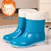 Botas de lluvia modernas, impermeables y antideslizantes para mujer, nuevo modelo de primavera, zapatos de goma de trabajo duraderos para cocina, de suela gruesa, de media caña, con suelas suaves
