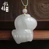 Pingente de Jade Verde Tianshan de Xinjiang com Flores Flutuantes, Pingente Vintage Dupla Face de Cavalo em Jade Verde Tianshan, Pingente de Jade do Ano do Cavalo com Flores Flutuantes, Pingente de Jade de Cabeça de Buda