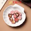 Figurilla de Gato de Orejas Largas con Laca de Ébano Yiming Xianyuan Laca Gato Curioso Adorno en Forma de Corazón de Ciervo