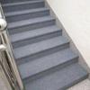 Alfombra de escalera autoadhesiva en rollo, de madera maciza, antideslizante, con aislamiento acústico, para el hogar, color rojo y gris