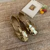 Sandalias retro Chuyuji de punta cerrada caladas para mujer, nuevo estilo de verano sin cordones con aumento interno de altura, zapatos romanos versátiles, moda de cuero genuino