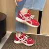 Outono 2026 Sapatos Pai de Solado Grosso com Cadarço de Renda e Malha Aumentadores de Altura Estilo Coreano Versátil Confortáveis Sapatos Casuais Esportivos de Solado Plano Femininos