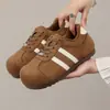Zapatillas de entrenamiento retro alemanas para mujeres menudas, otoño/invierno, con forro de felpa, que aumentan la altura, con cordones, estilo Forrest Gump, piel genuina, versátiles, zapatillas deportivas casuales