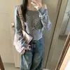 Cardigã de malha cinza com bolinhas estilo coreano, de manga comprida para mulheres, novo design de outono, único e modelador, com decote oblíquo e estilo ombro a ombro