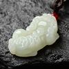 Colgante de jade blanco Pixiu de jade hetiano natural de Xinjiang, colgante de jade sapon de cuero para hombres y mujeres, colgante de jade.