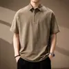 Camisa Polo Casual de Estilo Americano con Media Cremallera para Hombre, Nueva Camiseta de Verano a Cuadros con Cuello Campana Holgada Pulóver de Manga Corta