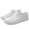 Zapatos Blancos de Enfermera Zapatos con Agujeros Calados Verano para Hombre Pareja Antideslizantes Deportivos de Playa Transpirables Sandalias Casuales Zapatos de Lluvia