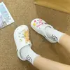 2026 Nuevos Accesorios para Zuecos de Moda Piezas DIY Dijes para Zapatos Corazón Rosa Color Café Conejo Versátiles Lindos Dijes para Zapatos