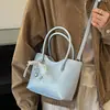 Bolsa de mão pequena super popular para mulheres, novo modelo de verão 2026, luxo leve e sensação de alta qualidade, bolsa de ombro tipo balde para o dia a dia
