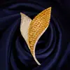 Broche de Hoja Verde Lujoso con Diamantes Completos, Pin de Hoja de Zirconia, Exquisito Accesorio de Lujo Ligero para Mujer, Broche de Vestido de Gama Alta