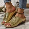 Novas pantufas femininas europeias e americanas de boca de peixe, pantufas de sola grossa, tamanho grande, padrão de crocodilo em PU, atacado
