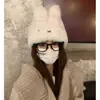 Sombrero de Cubo Peludo Blanco Lindo con Orejas de Conejo para Mujer, Sombrero Cálido de Invierno que Hace que la Cara Parezca Más Pequeña, Dulce Sombrero de Punto para Proteger las Orejas