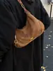 Bolsa Casual Retro de Camurça e Pelúcia Feminina 2026 Nova Versátil para o Dia a Dia Bolsa de Ombro Único Sob o Braço Bolsa de Mão com Design de Nicho