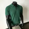 Camiseta de punto a rayas de manga corta estilo "Old Money" para el verano 2026 Camisa polo de color liso acanalada con cuello en V para hombre