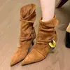 Nuevo Modelo de Comercio Exterior 2026: Botines de Gamuza Mate con Punta Fina y Tacón Bajo, con Correas y Hebilla Metálica, Botas Vaqueras de Tacón Gato para Mujer