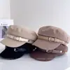 Gorra de boina retro versátil para mujer de otoño e invierno con hebilla de cinturón, copa plana, material de lana, visera curva, estiliza el rostro, gorra octogonal de moda