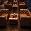Sofá de cigarros personalizado estilo vintage americano, asientos de cabina privada para club de bar, juego de mesa de café y taburetes altos para bar de bistró