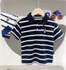 Camiseta de Manga Corta para Niños 2026 Verano Nuevo Estilo Cuello Camisero Versión Coreana Moda Deportiva a Rayas para Bebés y Niños
