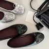 Primeira Reunião Temporada Nicho Elegante Rebites Laço Sapatos Baixos Individuais Femininos Solado Macio Boca Rasa Slip-on Sapatos de Ballet
