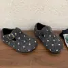 2026 Invierno Nuevos Zapatos de Algodón de Lunares para Niños Estilo Coreano Retro de Lana con Plus de Terciopelo Cálidos Suela Suave Casual Zapatos Tipo Birkenstock Modernos
