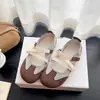 2026 Nuevos Zapatos Planos Transpirables de una Sola Pieza Moda para Mujer Versátiles Casuales Estilo Ballet Zapatos de Entrenamiento Alemanes Ligeros Cómodos Zapatos Forrest Gump
