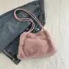 Bolso Nuevo de Felpa de Invierno Moda Individual Popular Versátil Gran Capacidad Bolso de Hombro para Axila Mochila de Pelo Súper Popular
