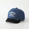 Gorro de Bebé Estilo Coreano Ala Corta Gorra Plana de Mezclilla Bordado de Letra Personalizado Combinación de Colores Gorra de Béisbol Retro Versátil para Bebé