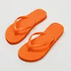 Chinelos 2026 Chegada Nova de Verão Sandálias de Tiras Coloridas para Banho Chinelos de Casa para Casal de Verão