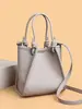 Bolso Tote de Nicho para Viajeros para Mujer, Estilo de Moda Verano 2026, Bolso de Hombro Versátil Casual de Cuero Suave de Alta Gama
