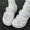 Flores de cuentas simuladas de nuevo estilo, moda de alta gama, frescas y lindas, adecuadas para zuecos, dijes para zapatos, hebillas para zapatos, lunares, desmontables