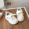 Zapatillas Blancas para Niños 2026 Primavera y Otoño Zapatos Casuales para Niños Versátiles Cómodos Zapatos Deportivos para Niñas para Edades de 3 a 6 Años
