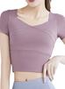 Traje de yoga de manga corta personalizado, nuevo, de secado rápido, top deportivo ajustado para mujer con cinturón y almohadilla para el pecho.