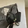 Elegante y moderno bolso tipo cubo para mujer, nuevo bolso de un solo hombro, 2026 verano, color sólido, piel suave, bolso cruzado súper popular