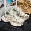 Tênis masculinos de malha, novo estilo de verão, tênis esportivos da moda jovens e estilosos, leves, com sola macia, tênis de corrida respiráveis, calçados casuais