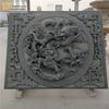 Escultura em pedra mármore branco torneira relevo tridimensional gravação no solo pátio externo parede de sombra parede de fundo tela de varanda de mármore