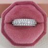 Europa e Estados Unidos explosões transfronteiriças anel de zircônia de luxo com diamante completo feminino nicho design sofisticado atacado r4577